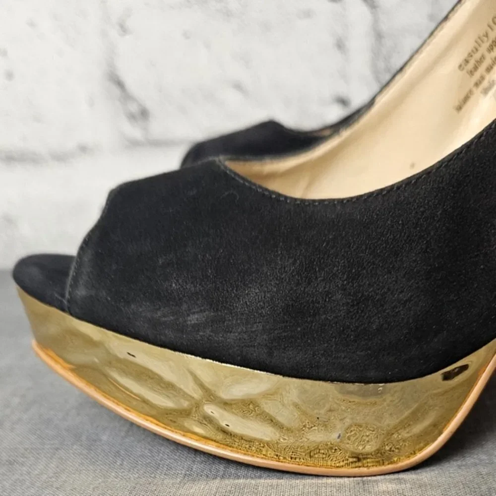 Enzo Angiolini Easully Black Suede Gold Peep Toe Platform Heels Size 7.5